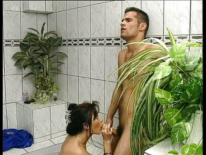 German Teen Hookers: Sorprendí a la amiga de mi hijastra en la bañera