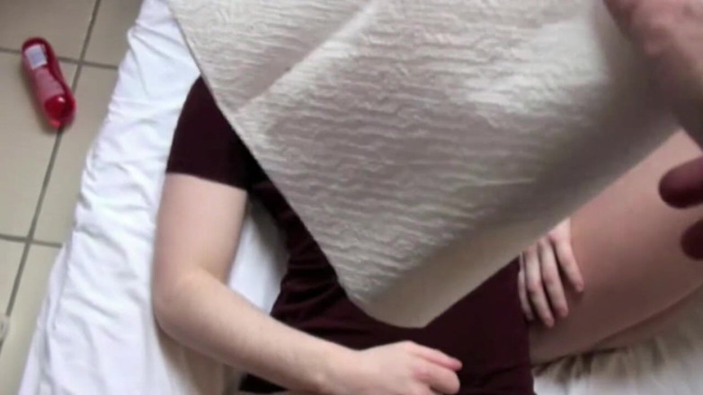YOUNG FRENCH DUDES FUCKERS: Twink knullad av den blonda toppen Kameron för skojs skull