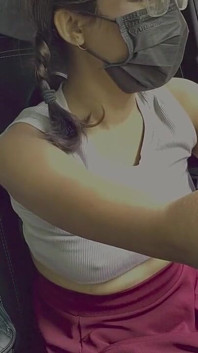 Memek dan toketku di-fingering sama orang asing