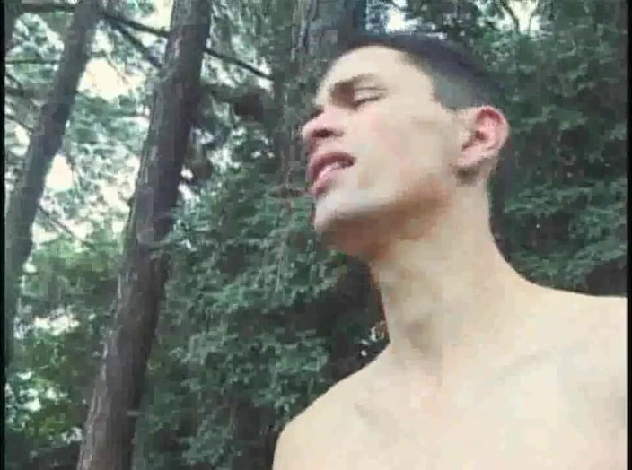Shemale videos: สาวข้ามเพศลาติน่า เย็ดกับผู้ชายตรงในป่าขณะล่าเหยื่อ