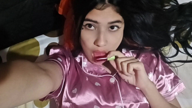Yulieth Gomez: Masturbation en gros plan d’une chatte mouillée