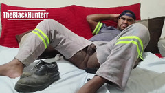 TheBlacKHunterr: Seul à la maison, en train de se masturber et d’éjaculer...