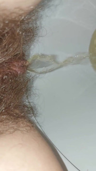 Волосатая Киска Писает