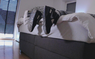 Sneakers Gay Graz: Po několika dnech si sundala boty