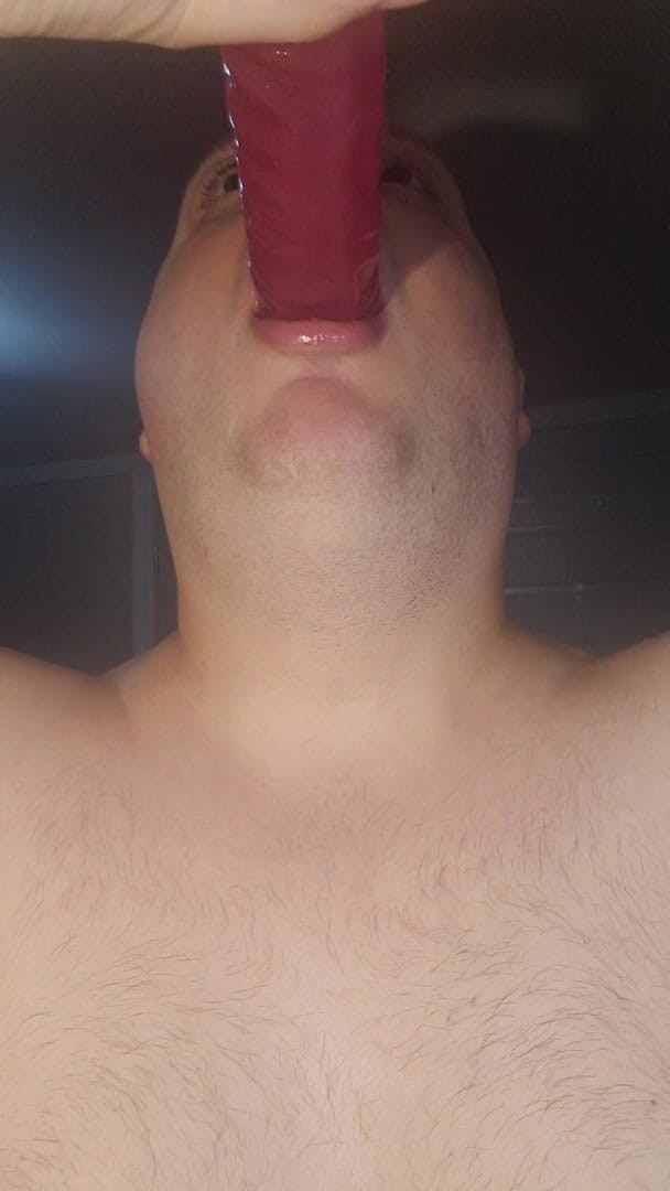 Charlieboy69: Gırtlağına kadar büyük 18 inç mor çift dildo