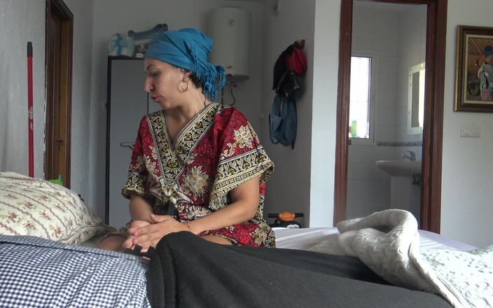 Souzan Halabi: Cleaning Cheats with Black Tourist in Hotel in Istanbul