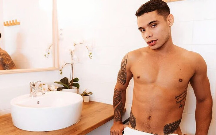 Virtual Real Gay: Duro no banheiro
