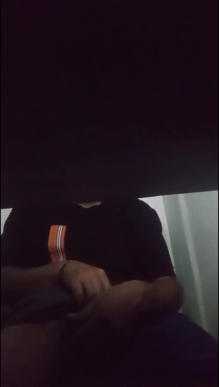 Jhonbahh: Behind the Desk