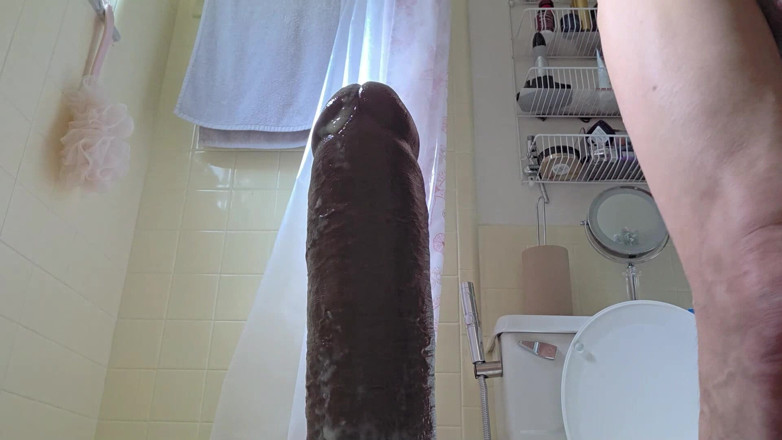 Elgloton: Arremetiemdo Como Siempre Contra Un Enorme Dildo
