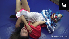 NM fetish wrestling videos by Princess Nikki: Sophie zápasí s klaunem