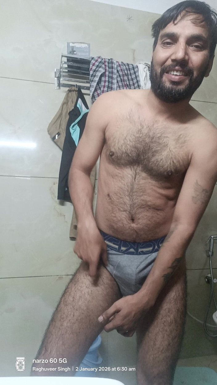 Rajasthani-old-lover: L'indiano del rajasthani desi man si gode la doccia