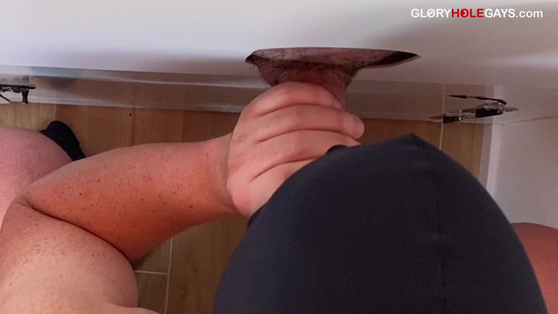 GLORYHOLEGAYS: Bombeado irmão da academia no Gloryhole - sem conversa, apenas porra