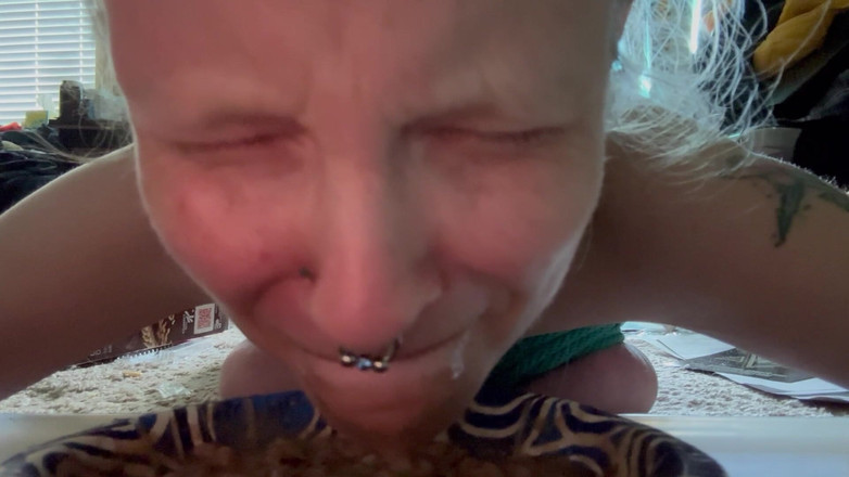 Hot potato girl: Cena humillante