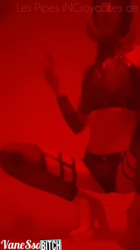 Uma Prostituta De Sauna, Polindo Um Pau Gigante No Fumante. Amphibisauna Paris¹⁷