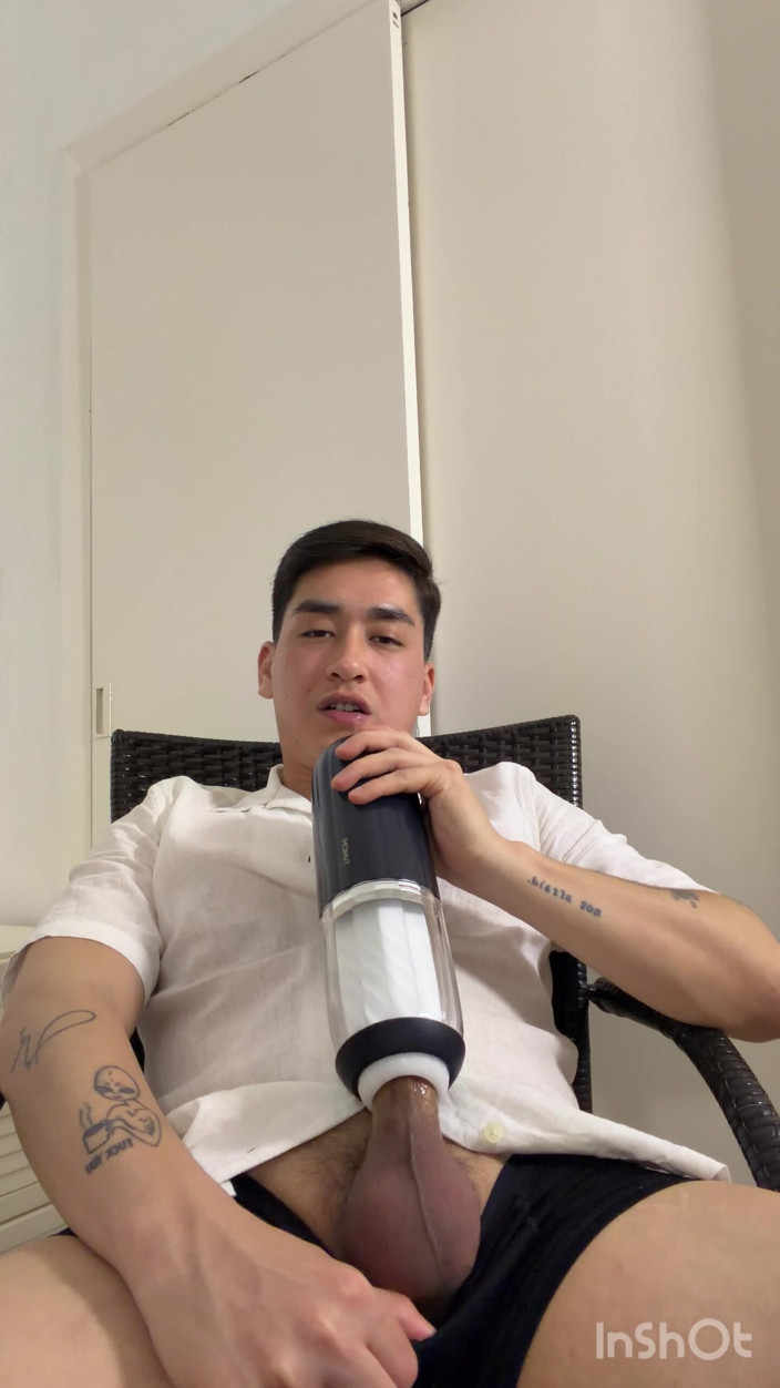 Johnny Hakson: Thủ dâm cho đến khi xuất tinh ồ ạt vào bạn