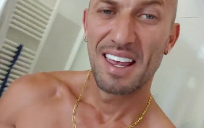 Boy jerking off: Junge wichst