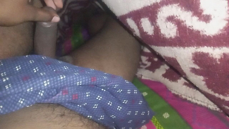 Sweet Indian cock: 印度男同户外 Masterbate