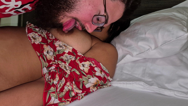 Pikaa6: Šli jsme do motelu, zatímco její manžel cestoval po Spojených...