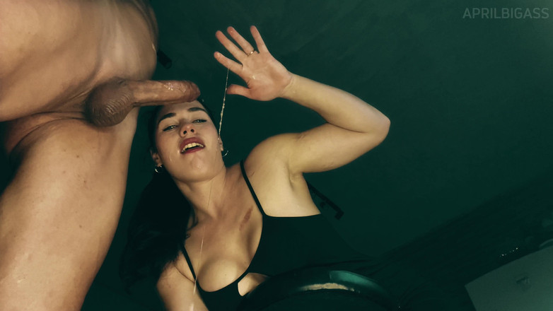 April BigAss: マンコから口まで、濡れたマンコの悪臭が何日も漂い、イラマチオ!!