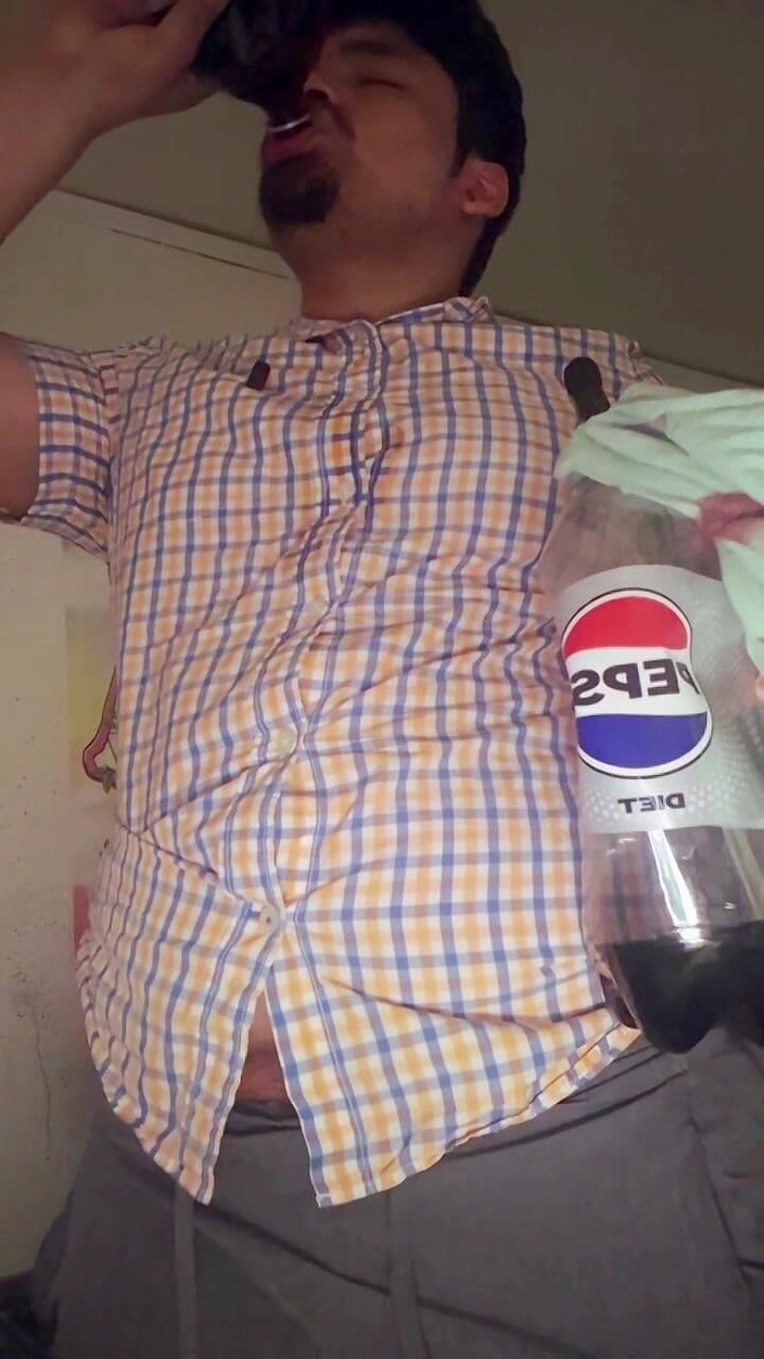 NakyJoss: Próbuje usłyszeć wielki sloshed i gurgles mojego brzucha