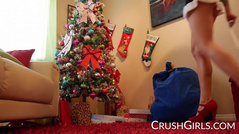 Crush Girls: Crush Girls - Big tit pornstar Jessa Rhodes deepthroats Santa Claus