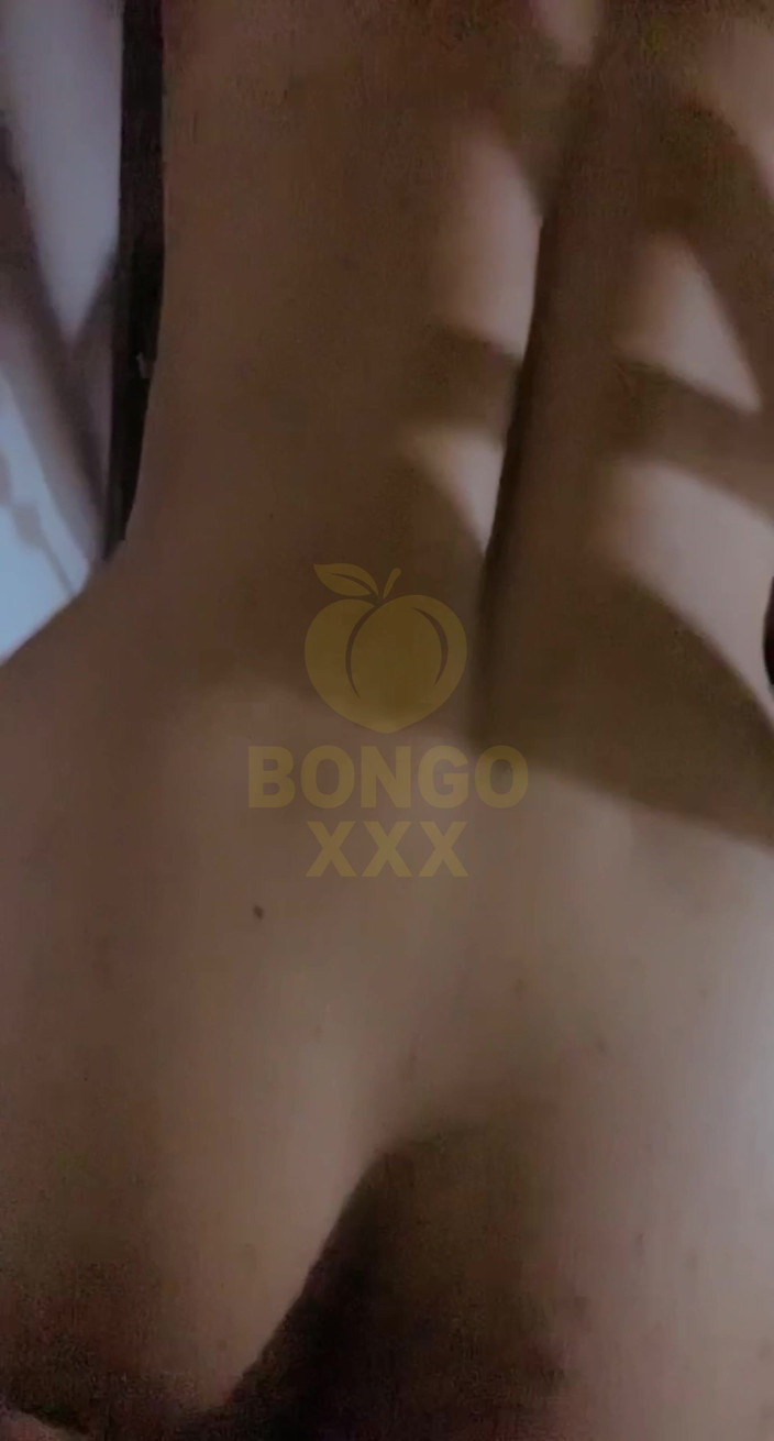BongoXXX: Son Cul Minuscule M’a Fait Jouir Trop Fort Sur Ses...