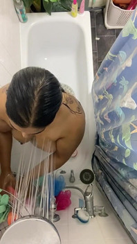 亚洲胖美女在洗澡