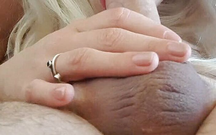 A-touch: Сексуальная крошка-блондинка сосет твердый член в позе 69