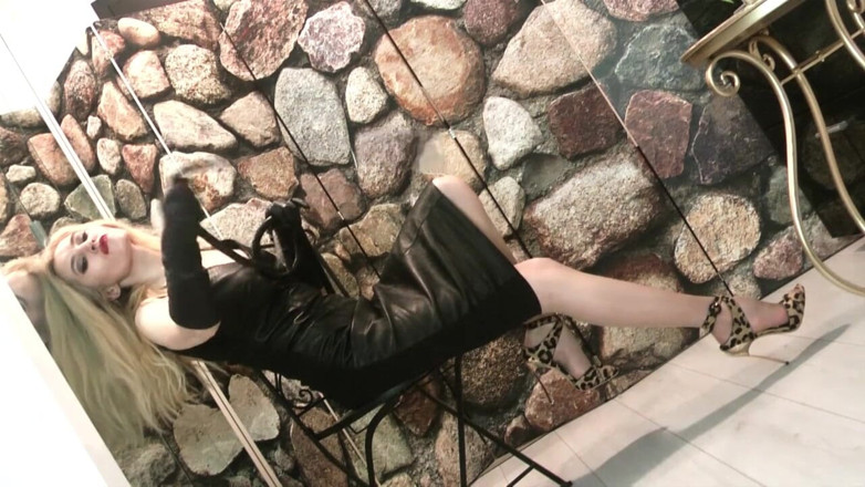 Goddess Celine: Posíleno kůží
