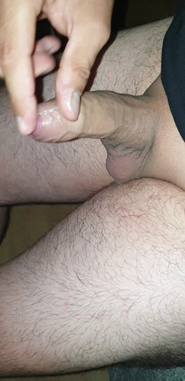 Aaron91: Eu estou brincando lentamente com meu adorável pênis e masturbando-o ....