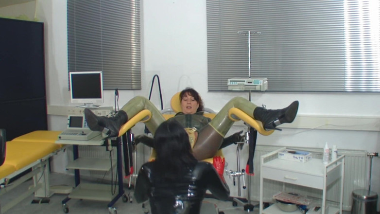 Rubber & Clinic Studio - 1ATOYS: Kinky analslut exam