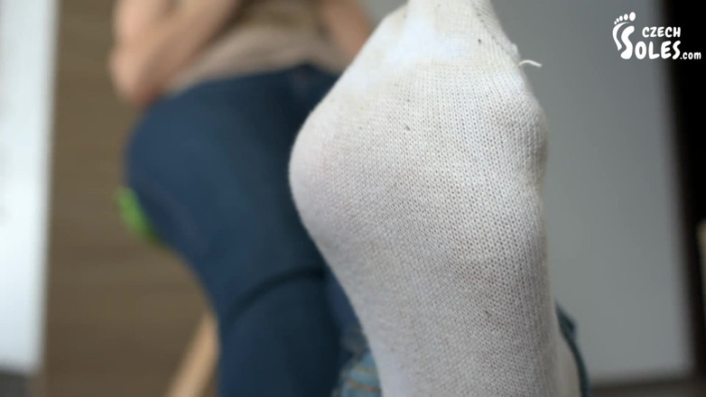 Czech Soles - foot fetish content: Stokin puma putih yang sangat bau