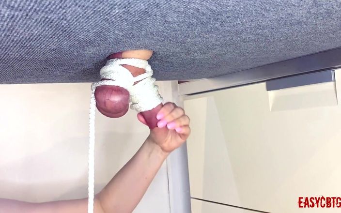 AnnyCandyPainboy: Господиня зв'язала яйця і член і грає з ними – easycbtgirl