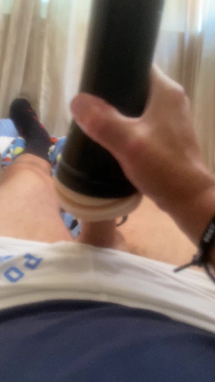 JockDad87: Jockdad87 usa i suoi giocattoli sessuali per sparare un carico...