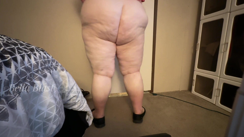 BellaBlast: Grandota con pedos desnudos - compilación: sentadillas burbujeantes y dobladas por...