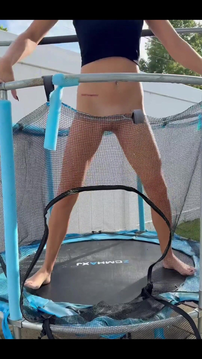 Tiffstreatsxoxo: Peeing While Jumping on the Trampoline