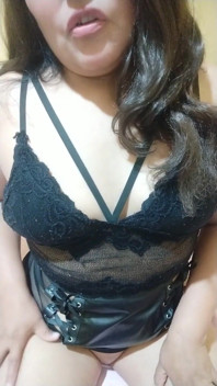 Přiznávám své dobrodružství ve swingers prostředí, když jsem ho udělal se zralým pánem