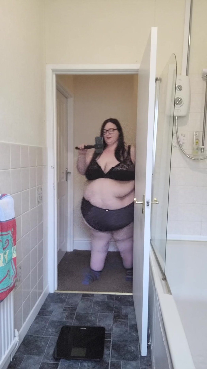 SSBBWLadyBrads: Nov pesa en 2022 golpe o señorita