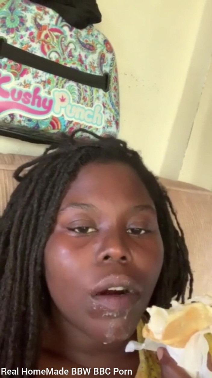 Super sexy ebony cuties: ファンリクエスト スプリンクルでアイスクリームを舐めて