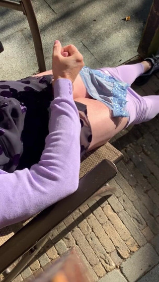 Louise: Purple leggings cum
