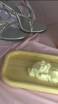 Hermosos pies maduros en yogurt