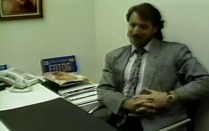 Lovers Of Vintage: Office Secretary Fuck on Her Table After Job