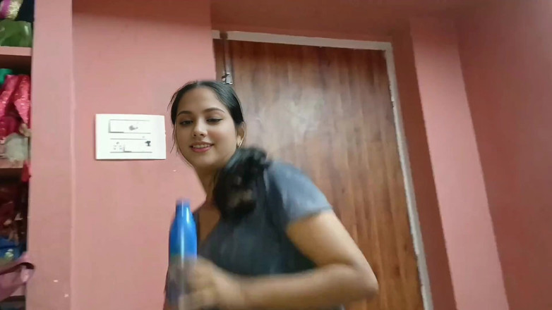 Desisexqueen: Indiana linda esposa acalma marido irritado com massagem