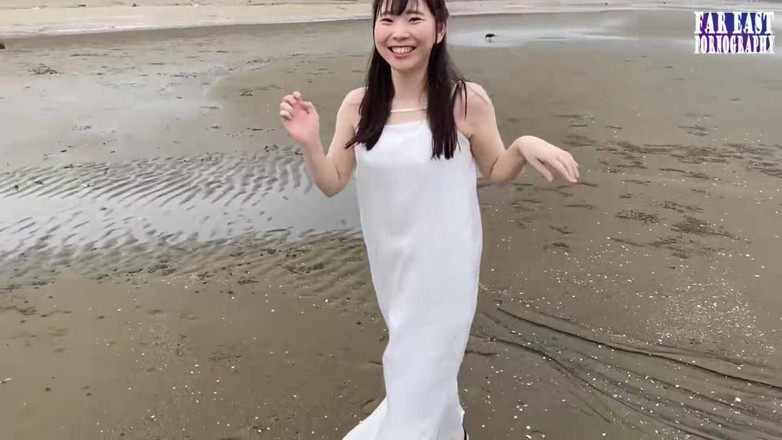 Far East pornography: Steamy T Back Stroll mit einem ersten Mal im Freien...