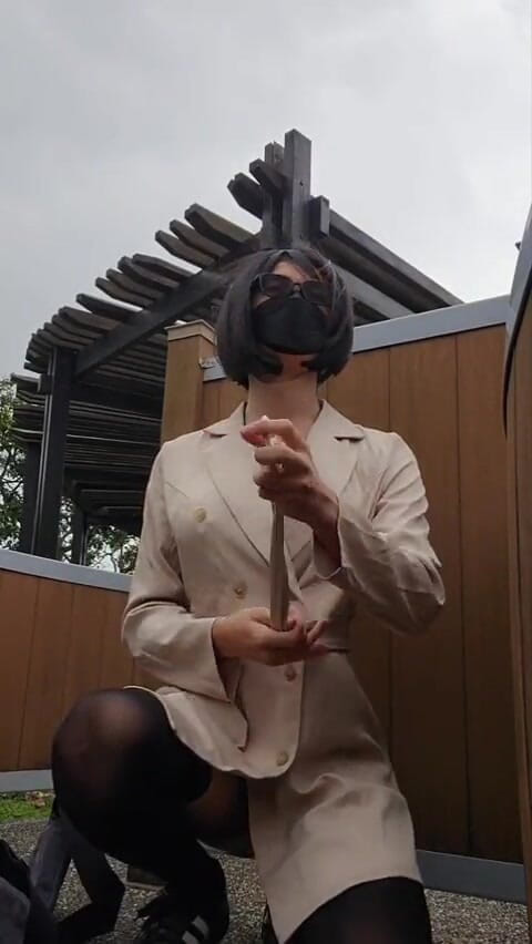 NotAFuta: Ekshibicjonista w Parku! Ekshibicjonistka Gina Play i Cum