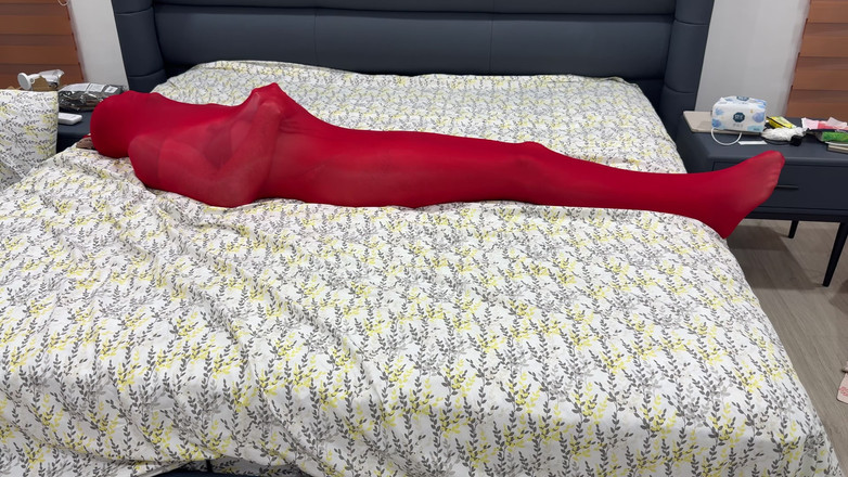 Asian foot goddess: 젖탱이를 빨아주는 엄마