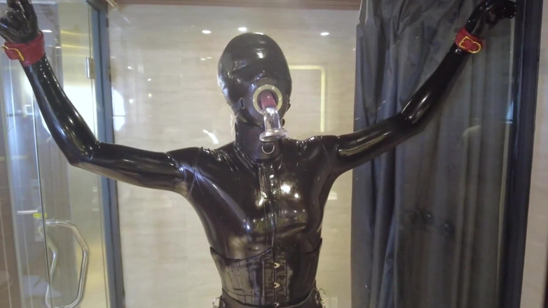 Aisan girl bondage: Mz20 - a garota de roupa de látex trancada em uma...