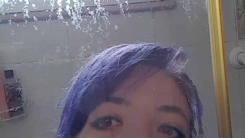 Daphnee Lecerf: Daphnee Lecerf si po sprše ničí kundičku a zadek.