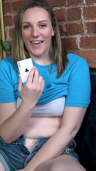 Clara's Cup Inclusive JOI -spel för alla kroppar - Clara Dee JOI Game