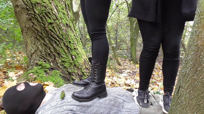 Femdom Austria: Šlapání v lese, pro chudáka